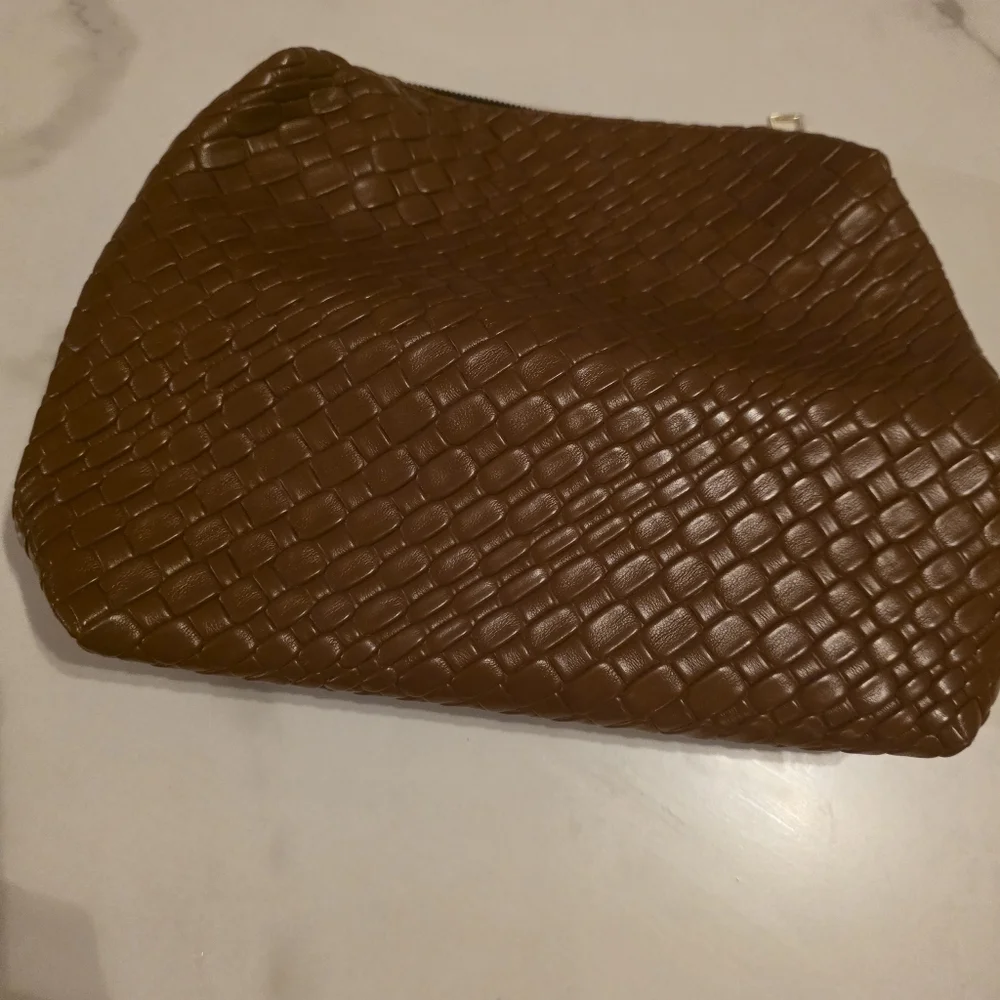 Woven Brown Women's Boho Bag Set Includes Makeup Bag New Never‎ used.